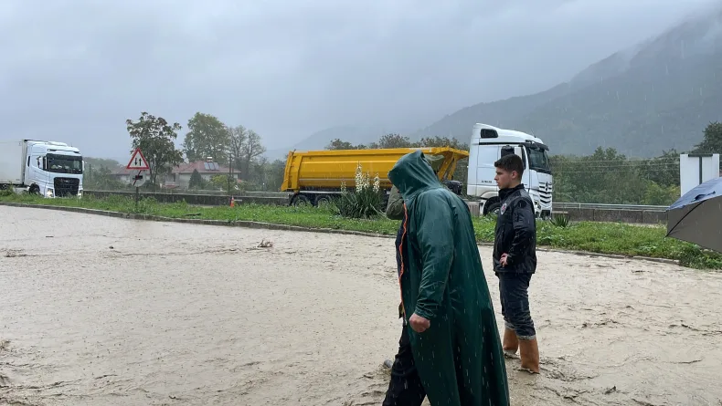 Sakarya'da sağanak; yollar ve sokaklar suyla kaplandı (3)