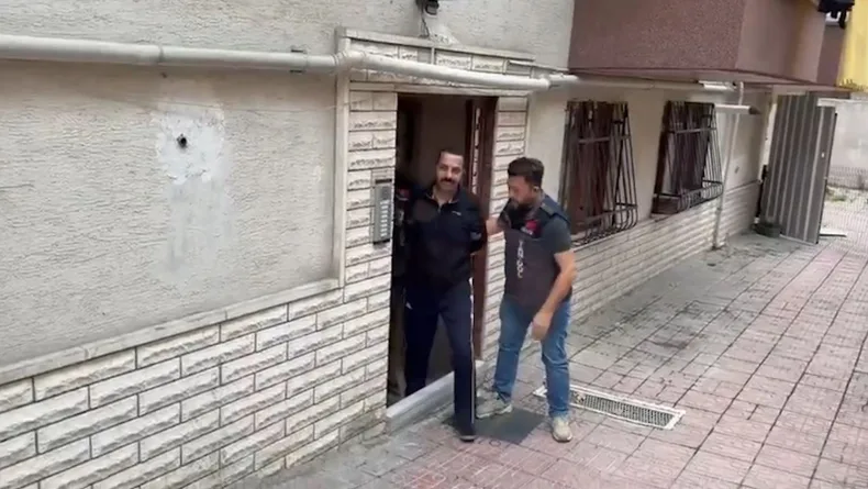 Sanal medyada 'kamu görevlileriyle iletişimde' izlenimi veren şüpheliye gözaltı (2)