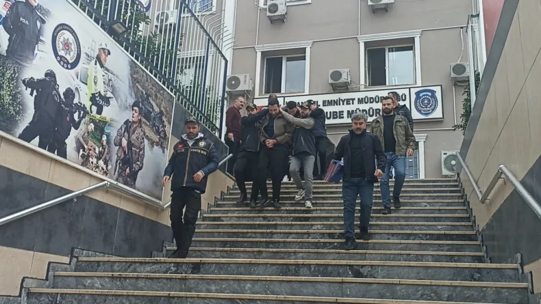 Sanal medyada şiddet içerikli yayınlar yaptığı belirlenen 10 şüpheli adliyeye sevk edildi