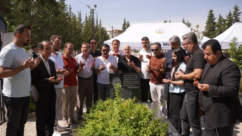 Sanatçılardan Kahtalı Mıçe'nin mezarına ziyaret