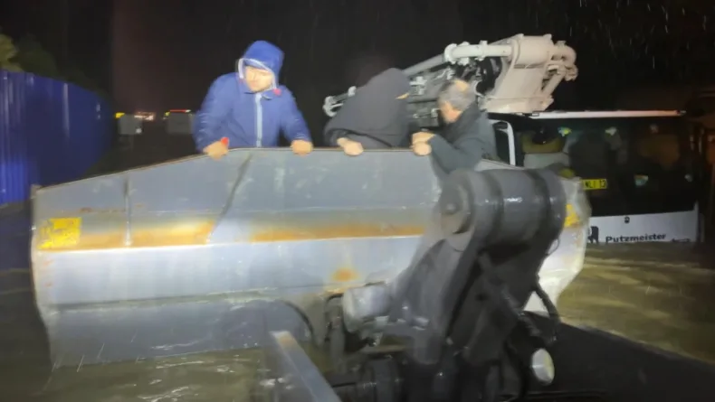 Sarıyer Ayazağa’da iş yerlerinde mahsur kalanlar tek tek kurtarıldı