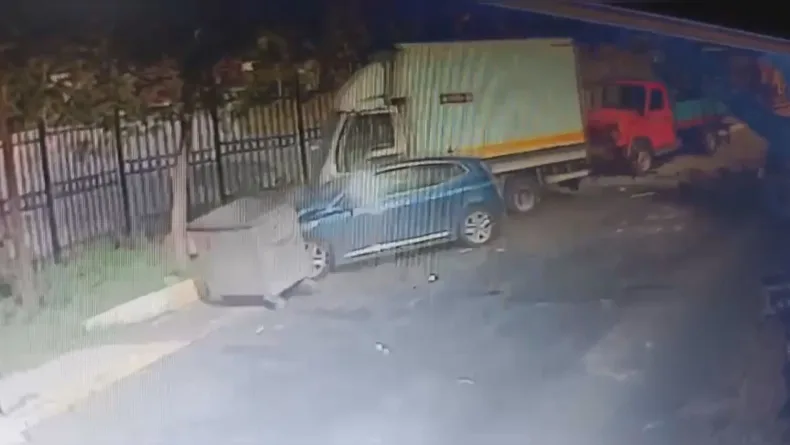 Sarıyer'de 4 aracın karıştığı zincirleme kaza kamerada: 3 yaralı