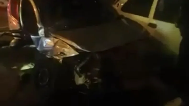 Sarıyer’de otomobil park halindeki 6 araca çarptı: 3 yaralı