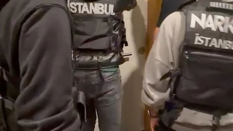 Sarıyer’de uyuşturucu operasyonunda 8 kilo 850 gram metamfetamin ele geçirildi
