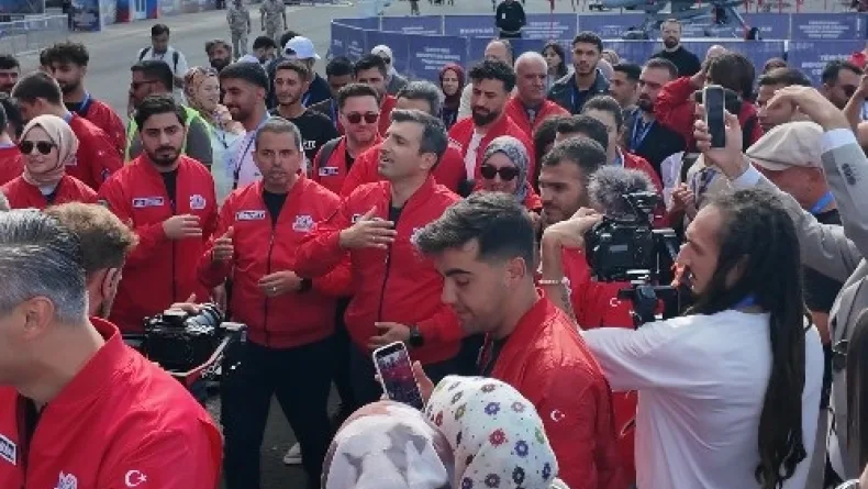 Selçuk Bayraktar, Şanlıurfa’da türküyle karşılandı