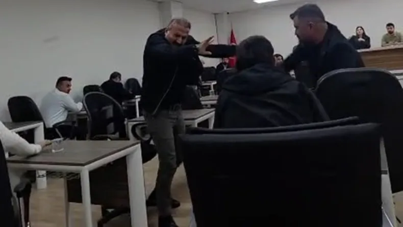 Silopi Belediyesi meclis toplantısında kavga