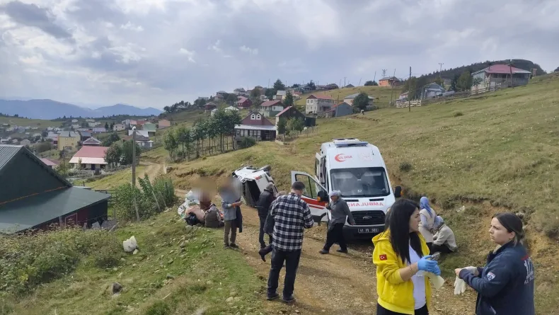 Sis Dağı Yaylası'nda kamyonet, uçuruma yuvarlandı: 1'i ağır 4 yaralı