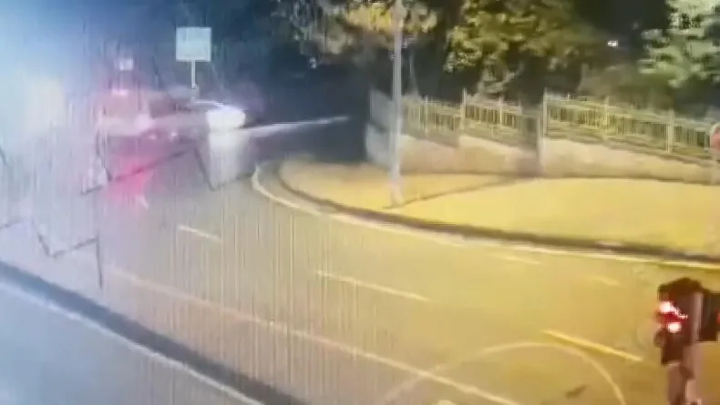 Şişli’de kaza sonrası servis şoförünü alıkoyup 80 bin lirasını gasbettiler