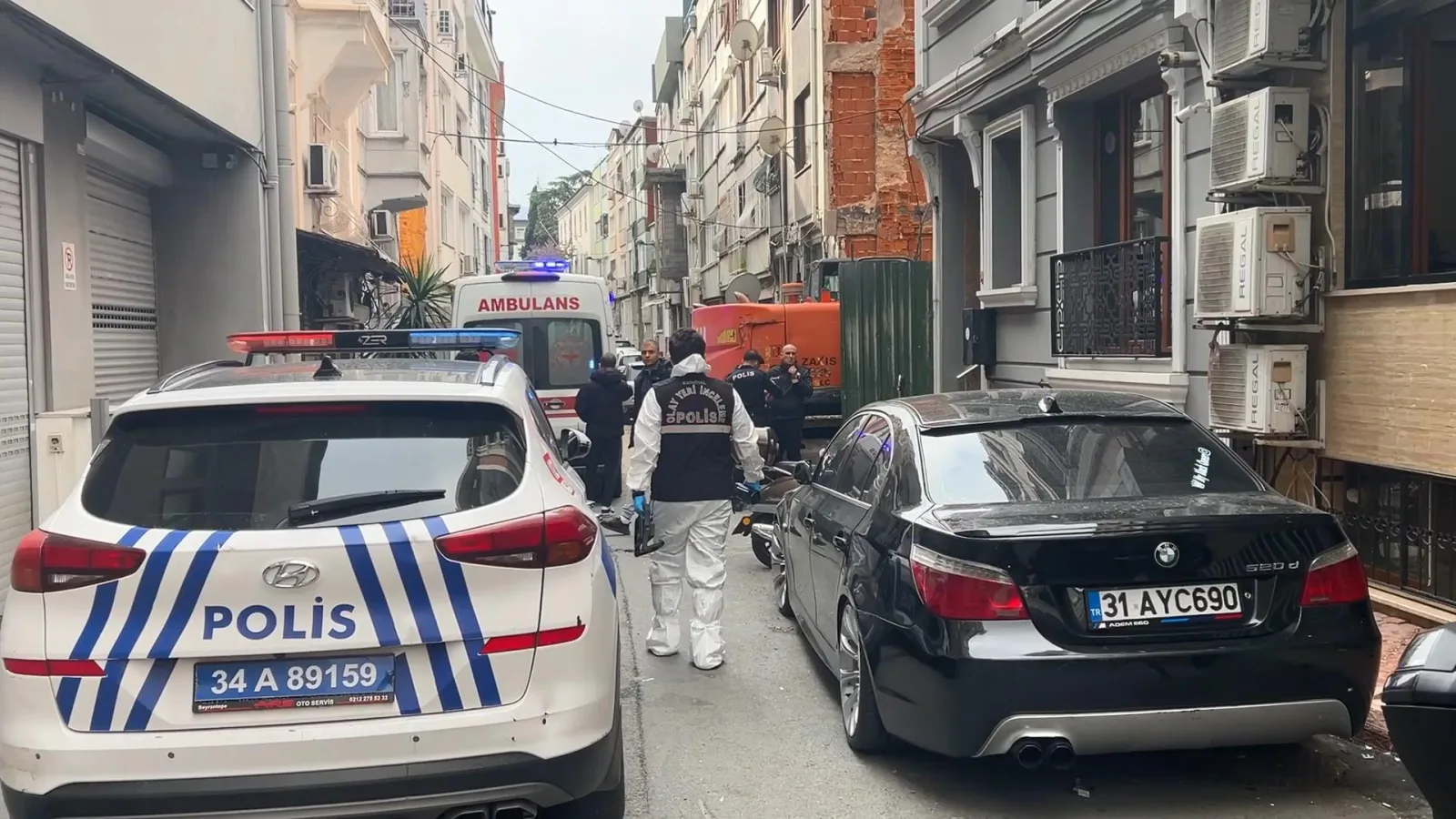 Şişli’de Kazakistanlı kadın balkondan yan binanın çatısına geçmeye çalışırken düşerek öldü