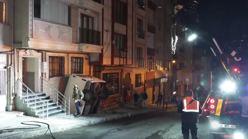 Şişli'de minibüs bina boşluğuna düştü: 1 yaralı