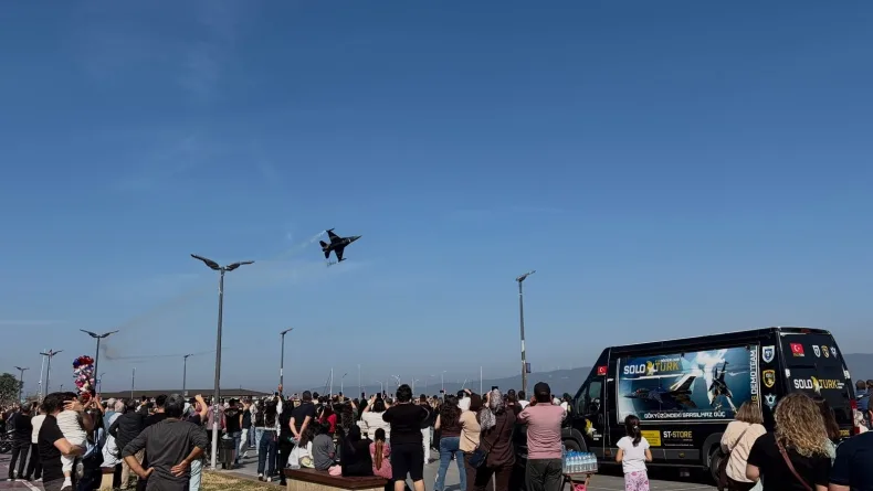 SoloTürk'ten Mudanya Mütarekesi'nin yıl dönümüne özel gösteri uçuşu