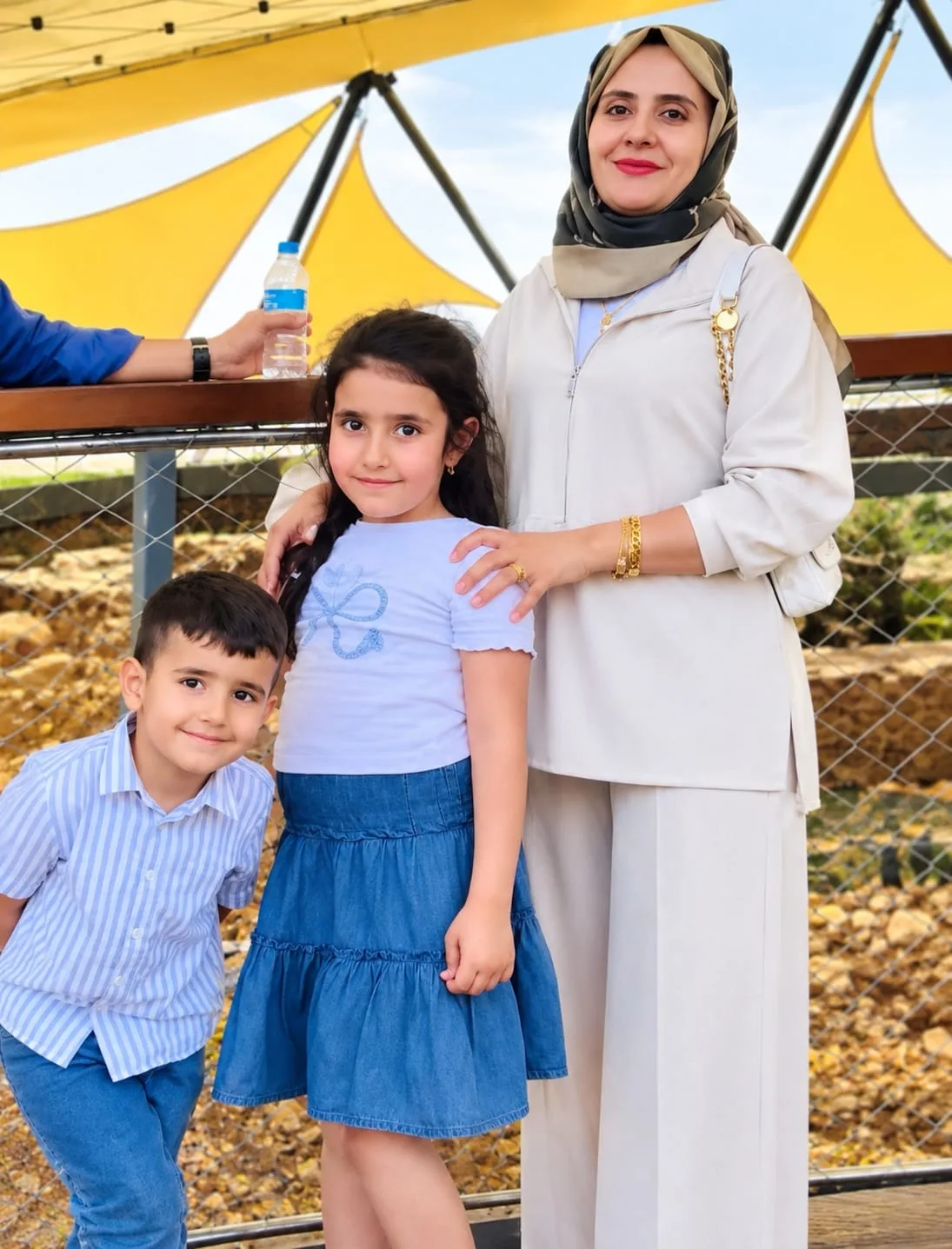 Su kanalına uçan otomobilde ölen 4'ü çocuk 6 kişi, yan yana toprağa verildi