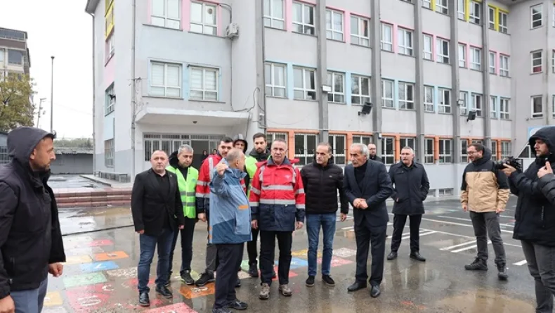 Sultangazi’de ekiplerin yağış mesaisi