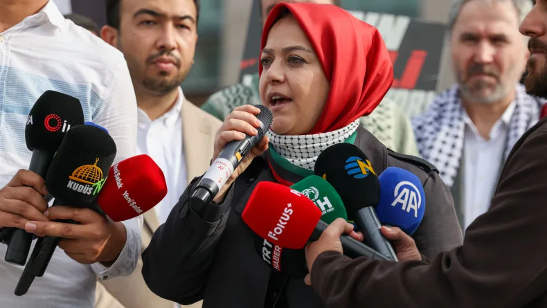 Sumud Filosu’na saldırı davası başladı; aktivistler ve avukatlar basın açıklaması yaptı