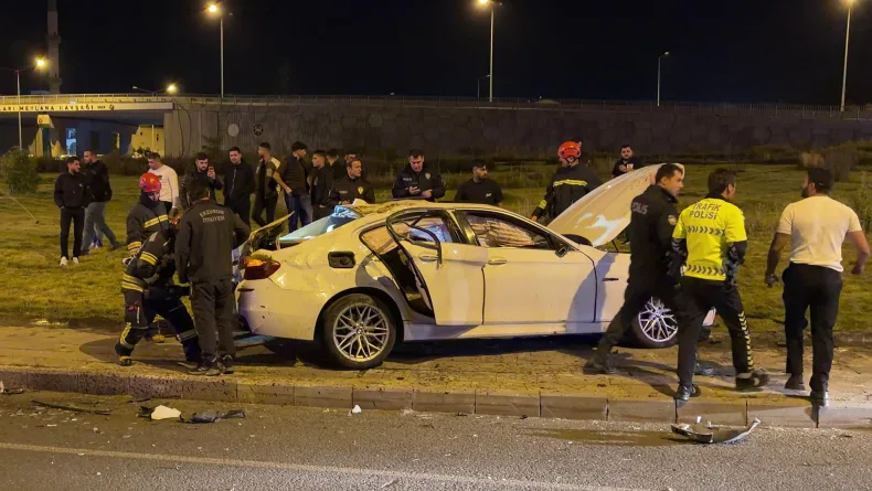 Takla atan otomobildeki 4 kişi yaralandı