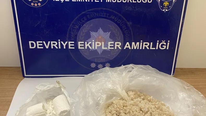 Taksiyle uyuşturucu ticaretine 2 tutuklama