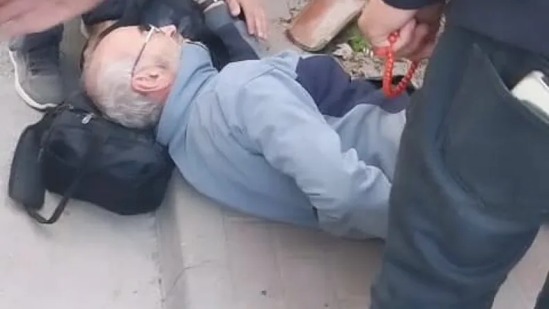 Tamir ettiği çatıdan düşüp yaralandı