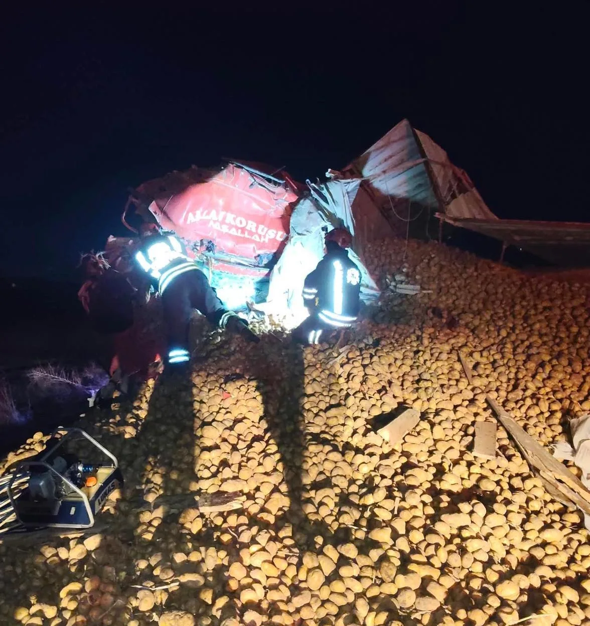 Tanker ile TIR çarpıştı: 1 ölü, 1 yaralı