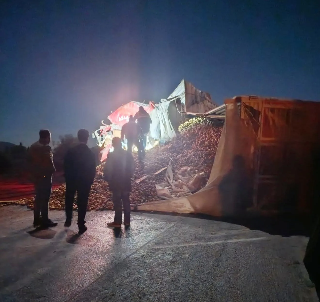 Tanker ile TIR çarpıştı: 1 ölü, 1 yaralı / Ek fotoğraflar