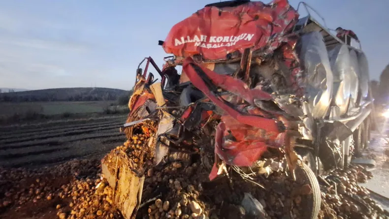 Tanker ile TIR çarpıştı: 1 ölü, 1 yaralı / Ek fotoğraflar