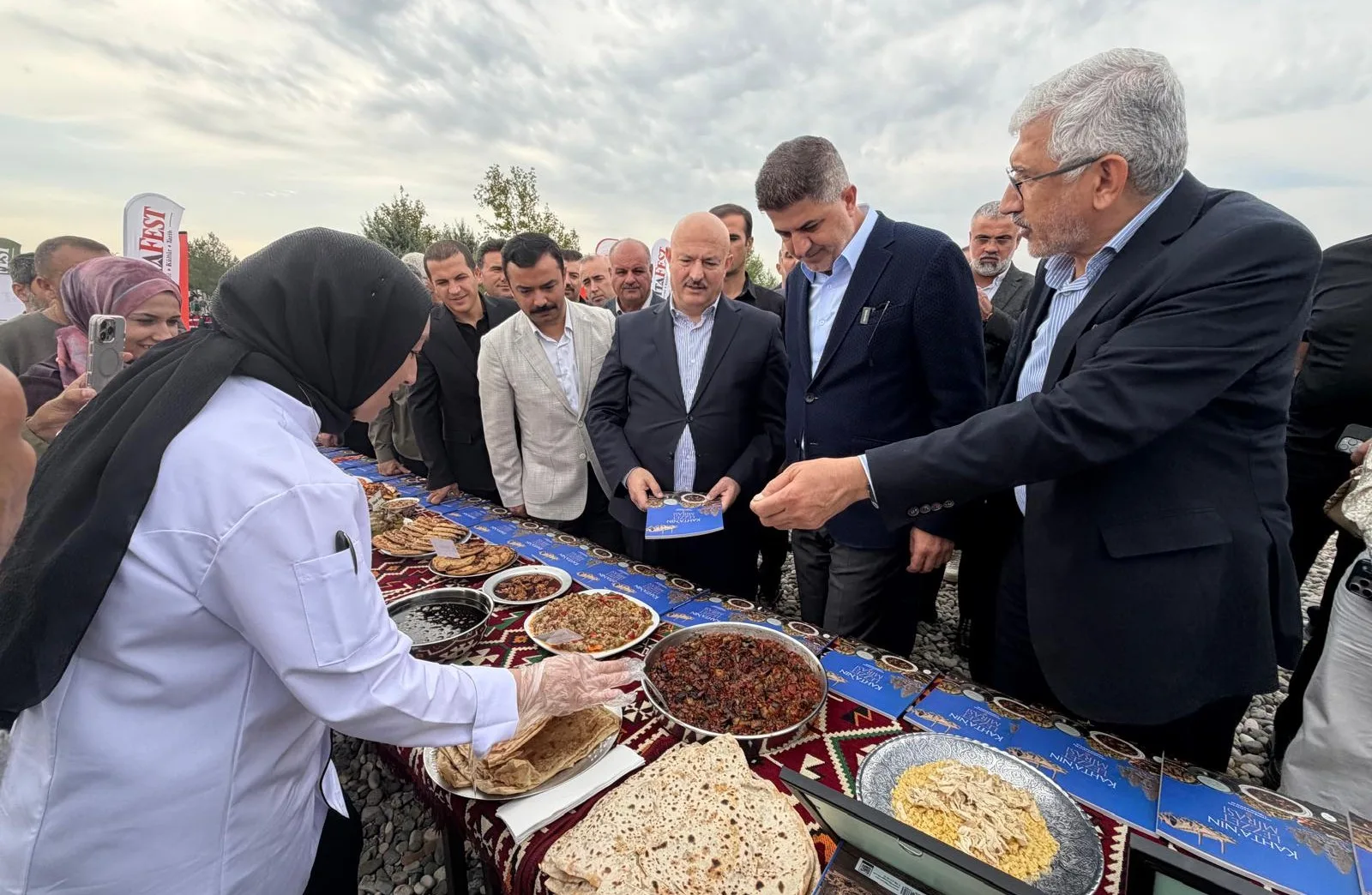 Tarihi Karakuş Tümülüsü'nde yemek yarışması