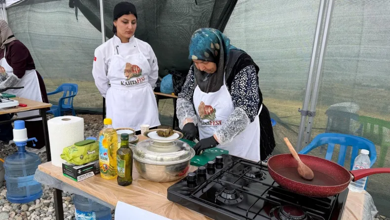 Tarihi Karakuş Tümülüsü'nde yemek yarışması