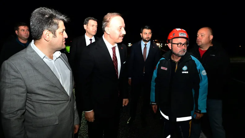 Tarım işçilerini taşıyan midibüs ile TIR çarpıştı: 17 yaralı (2)