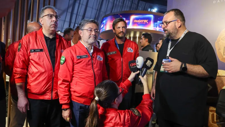 Tarım ve Orman Bakanı İbrahim Yumaklı, Demirören Medya’nın TEKNOFEST standını ziyaret etti