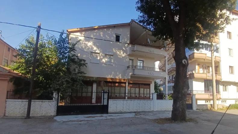 Tartıştığı eşini 5 bıçak darbesiyle ağır yaraladı