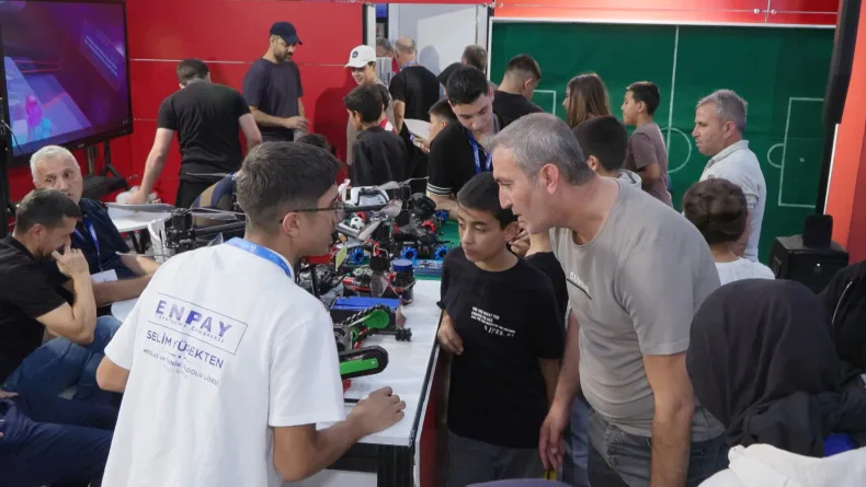 TEKNOFEST Güneydoğu’da Milli Eğitim Bakanlığı standına yoğun ilgi