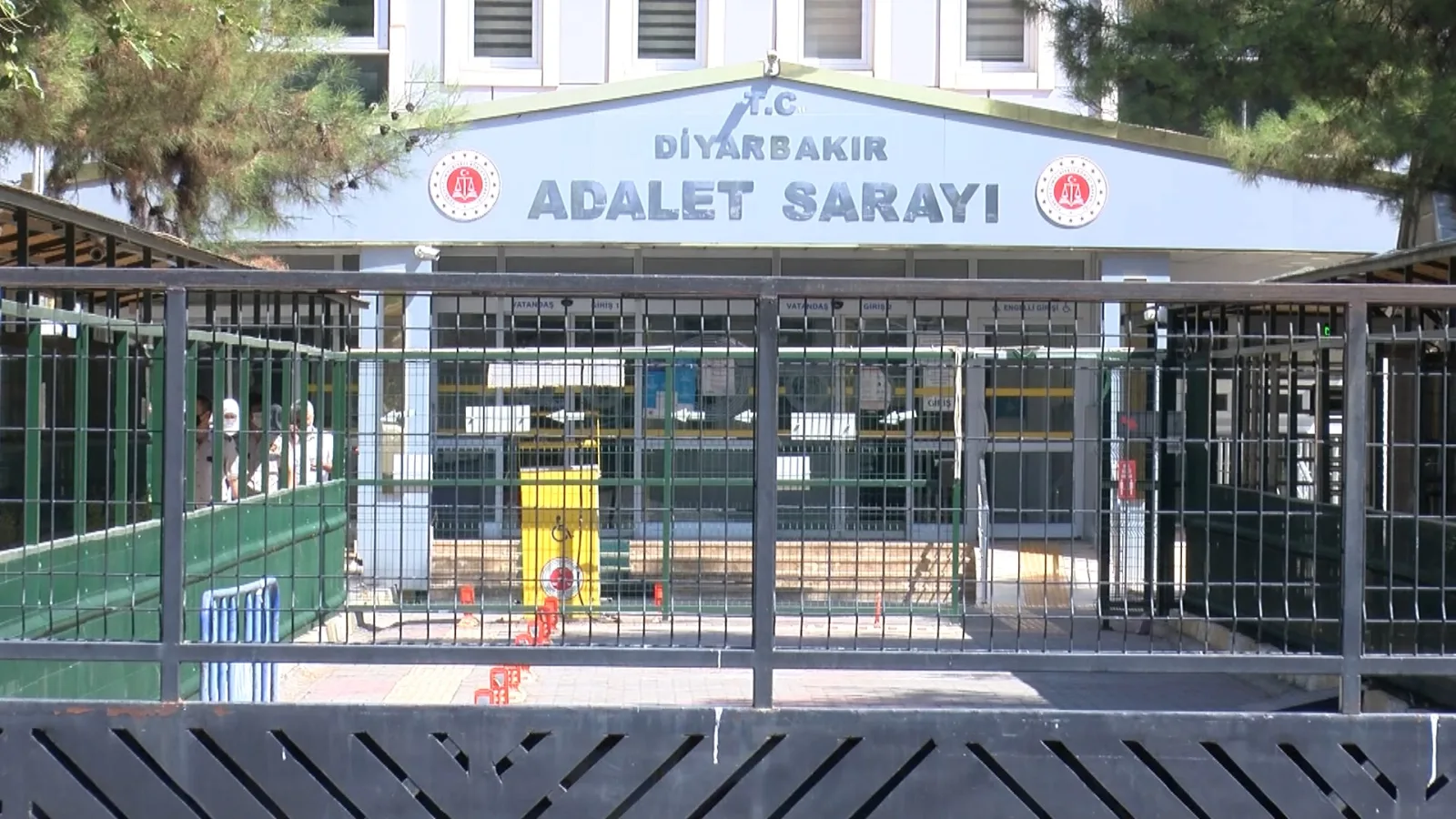 Telefonda ‘polisiz’ deyip 1,2 kilo altını alarak dolandıran 3 şüpheli tutuklandı