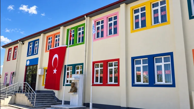 Temizlik malzemeleri karıştırılınca gaz açığa çıktı; 14 öğrenci hastanelik oldu