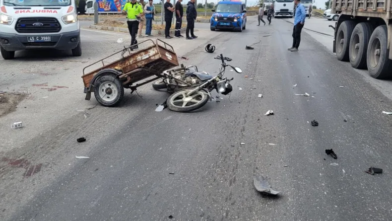 TIR ile çarpışan sepetli motosikletin sürücüsü öldü