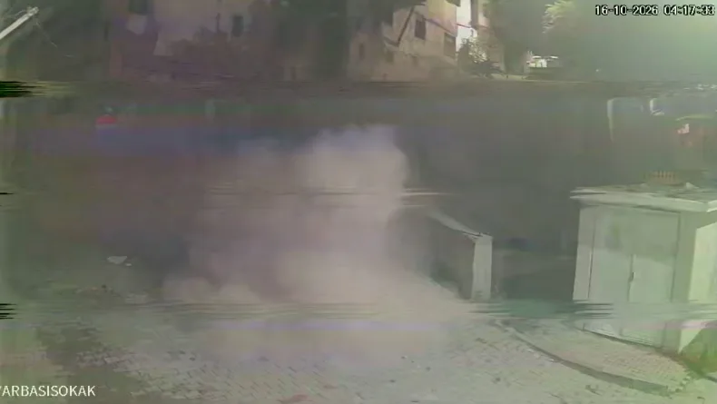 Tokat'ta metruk binada yaşanan çökme kamerada