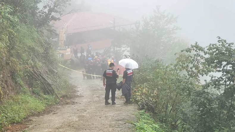 Trabzon'da heyelan; 1 kişi toprak altında kaldı