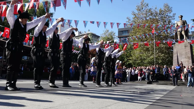 Trabzon’da horonlu Cumhuriyet Bayramı kutlaması