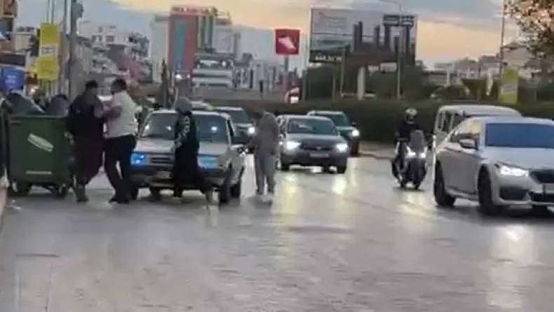 Trafikte tartıştığı kişinin otomobilini tekmeledi, 180 bin lira ceza uygulandı