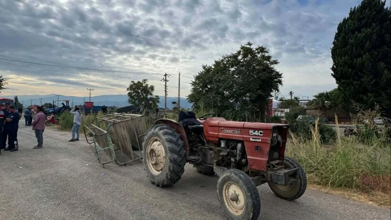 Traktörün römorku devrildi: 1'i çocuk, 4 yaralı