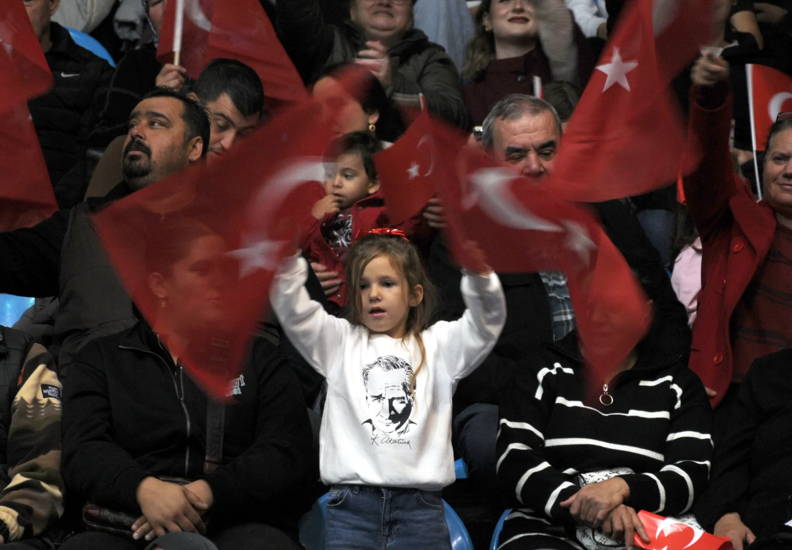 Trakya'da Cumhuriyet Bayramı kutlamaları hava muhalefeti nedeniyle salonlarda yapıldı