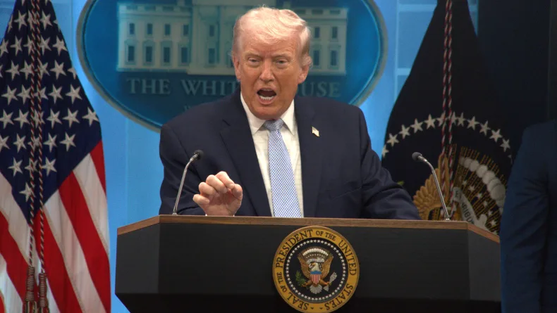 Trump'tan Kanada'ya göçmen tepkisi: Kendi kendini yok ediyor