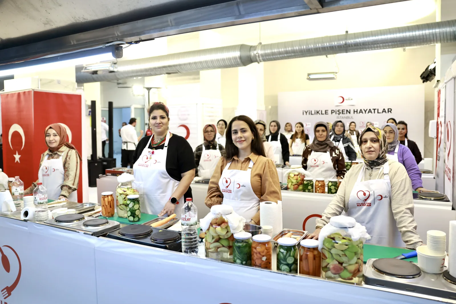 Türk Kızılay Diyarbakırlı kadınları ünlü şeflerle buluşturdu
