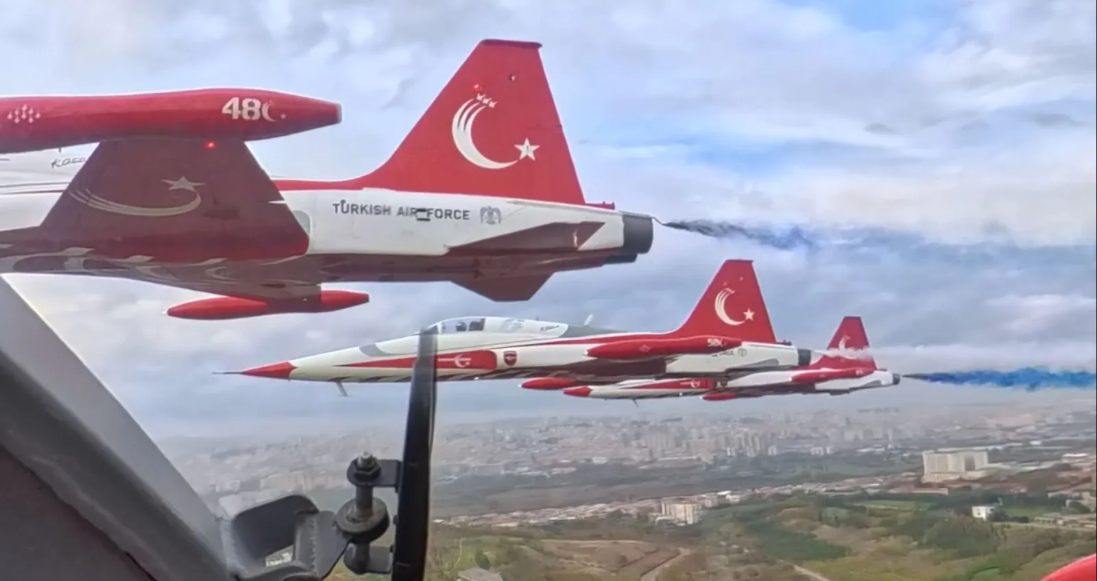 Türk Yıldızları'nın gözünden selamlama uçuşu