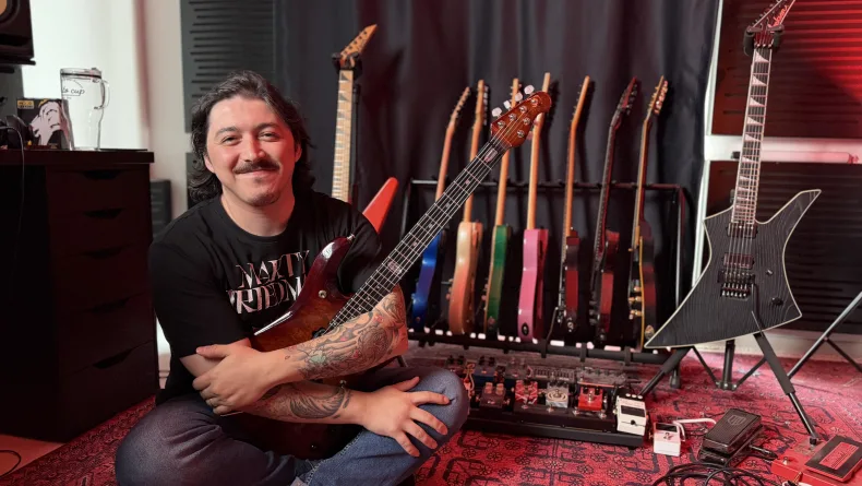 Tutkusu olan müziği seçti, arkadaşlarıyla kurduğu online platformla binlerce kişiye gitar dersi veriyor