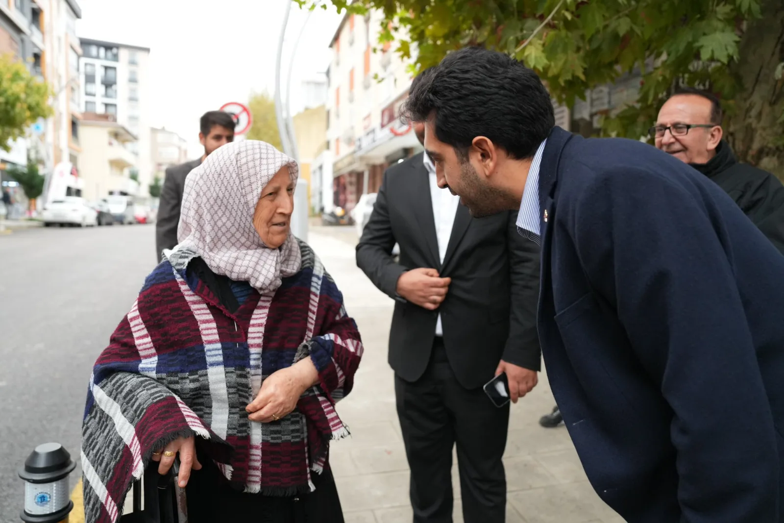 Tuzla Belediye Başkanı Bingöl, Aydınlı Mahallesi’nde esnaf ve vatandaşlarla buluştu