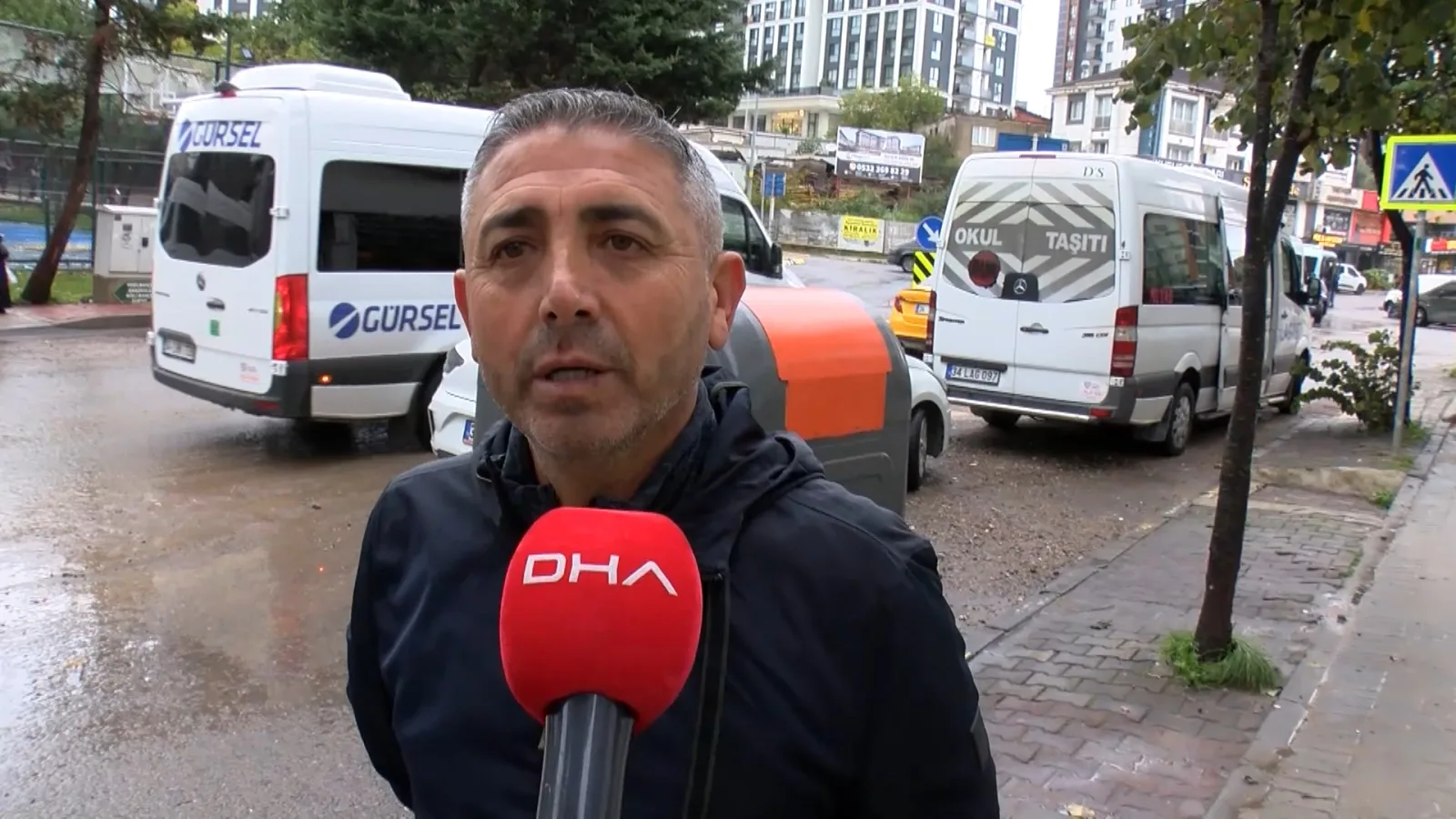 Tuzla’da caddeler göle döndü, araçlar yolda kaldı: Servis minibüslerinden 41 personel tahliye edildi