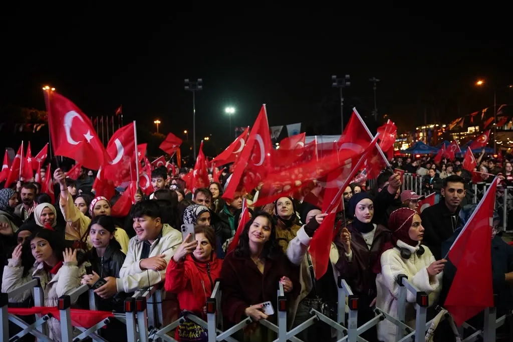 Tuzla’da Cumhuriyet’in 103’üncü yılı Edis konseriyle kutlandı