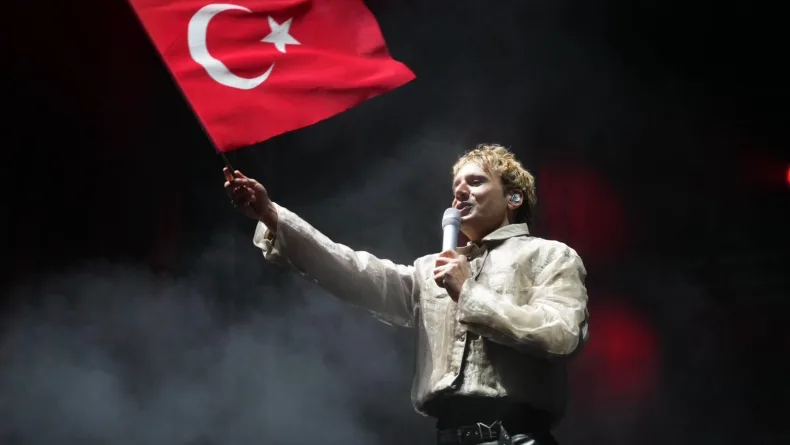 Tuzla’da Cumhuriyet’in 103’üncü yılı Edis konseriyle kutlandı