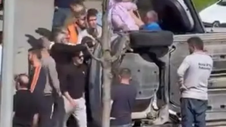 Tuzla'da otomobil ile hafif ticari araç çarpıştı: 2 yaralı