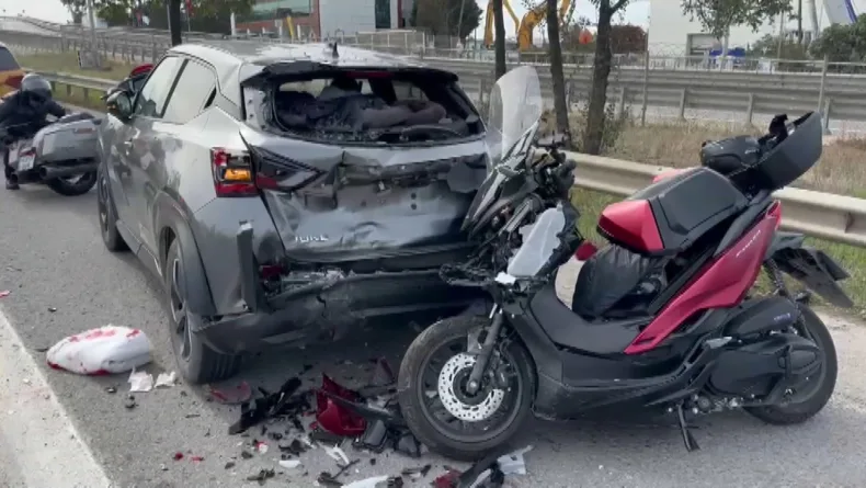 Tuzla TEM Otoyolu’nda emniyet şeridinde duran otomobile çarpan motosikletli polis yaralandı