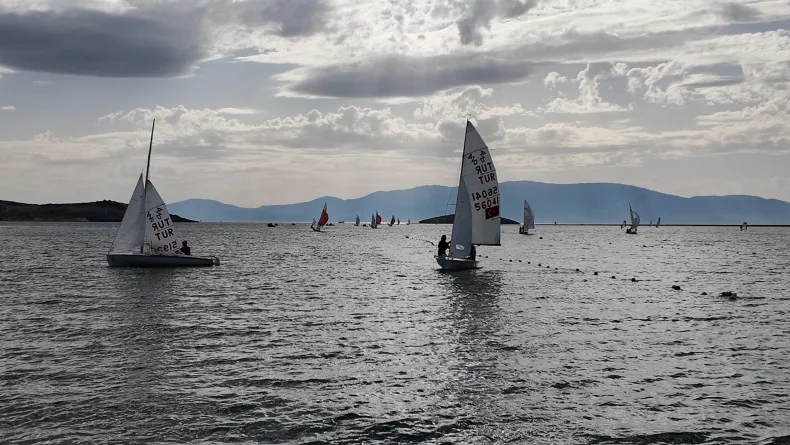 TYF Yelken Ligi yarışları Foça'da başladı